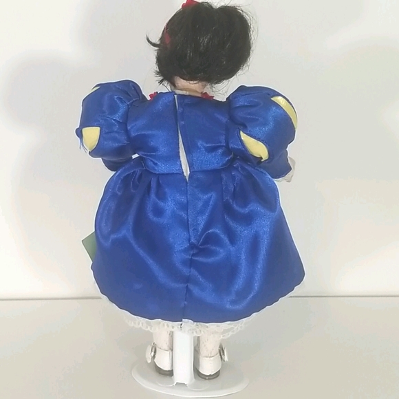 Seymour Mann Story Book Collection Snow White Doll - Picture 6 of 13